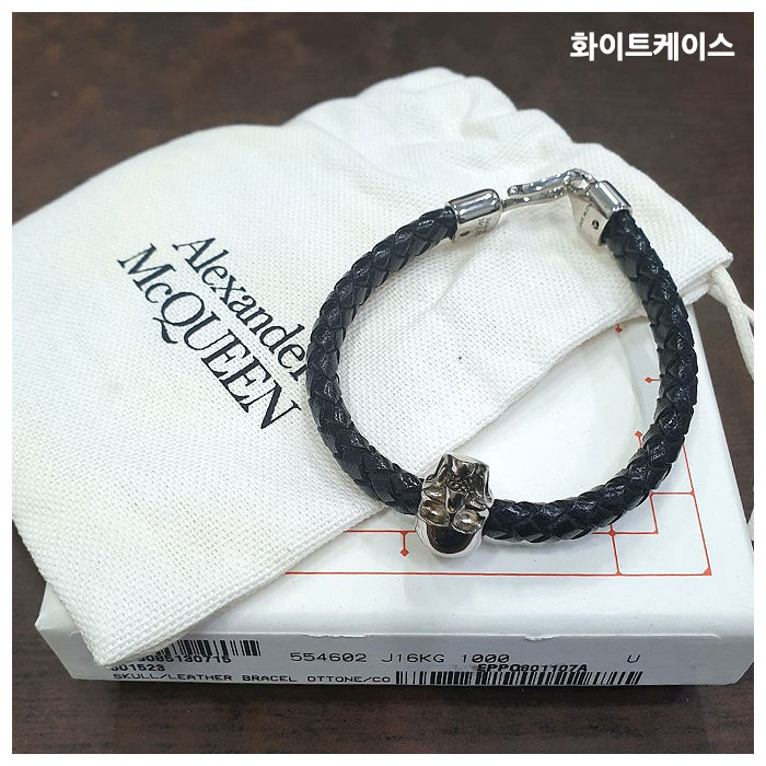 알렉산더맥퀸 실버스컬 가죽 팔찌 554602 J16KI 1000